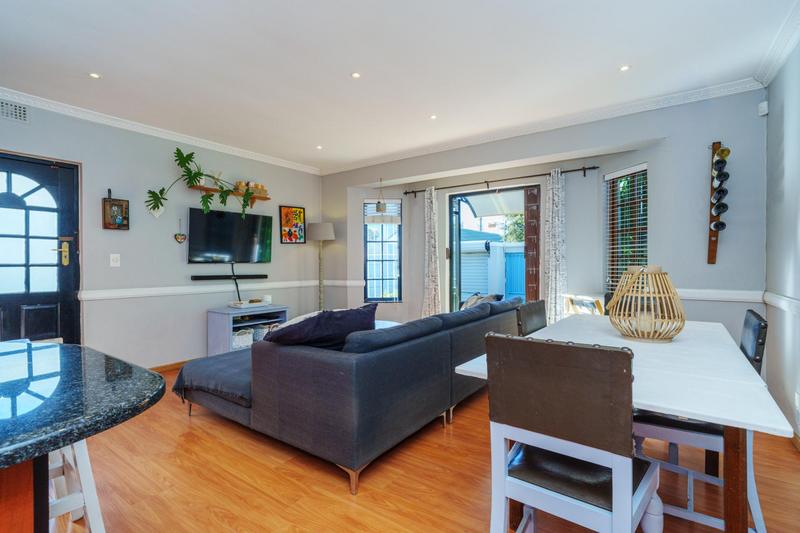 2 Bedroom Property for Sale in Harfield Village Western Cape